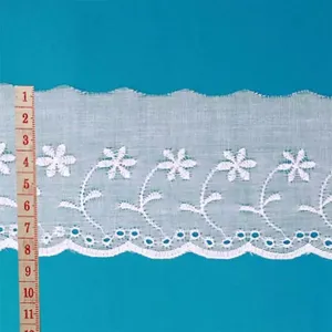 Bordado Inglês de Poliéster Nybc CTL107 7,5cm com 13,70m Branco