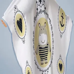 Toalha de Banho Baby Tecebem com Capuz Estampada Nino 70cmx90cm Branco