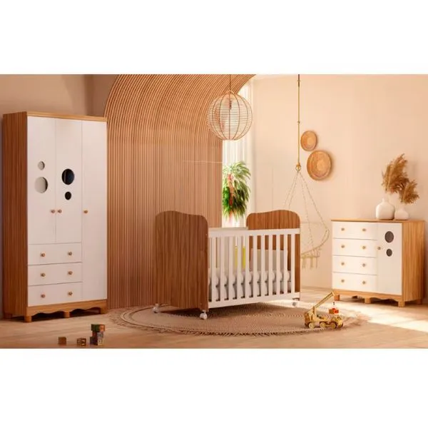 Guarda-Roupa Infantil Peroba Móveis Duda com 3 Portas, 3 Gavetas + Cômoda Duda Plus 5 Gavetas + Berço Americano Duda com Suporte Mosqueteiro Branco e Amêndoa