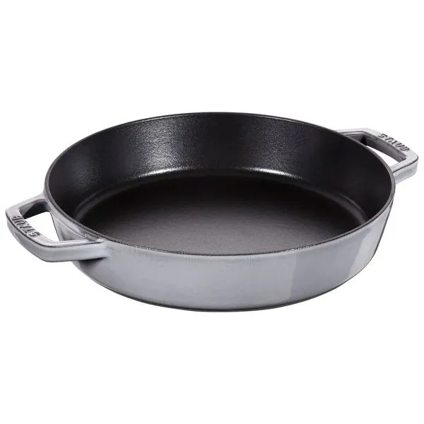 FRIGIDEIRA STAUB REDONDA COM DUAS ALÇAS EM FERRO FUNDIDO CINZA GRAFITE 26CM 405117260