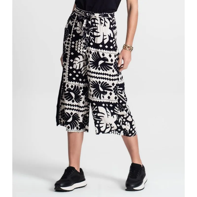 Calça Infinita Cor Pantacourt Feminina