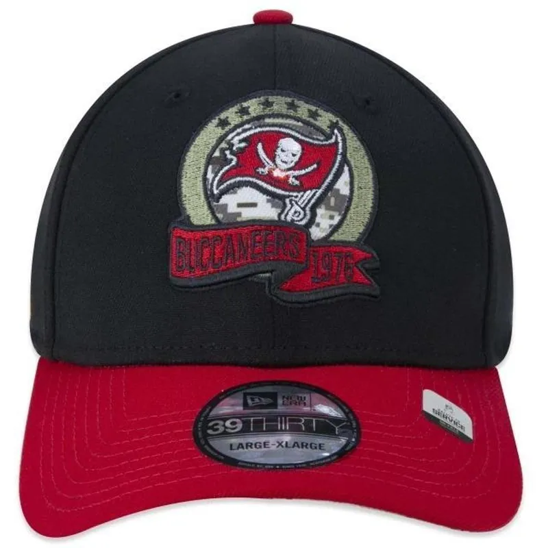 BONÉ NEW ERA 3930 TAMPA BAY BUCCANEERS SALUTE TO SERVICE NFP23BON164 PRETO VERMELHO