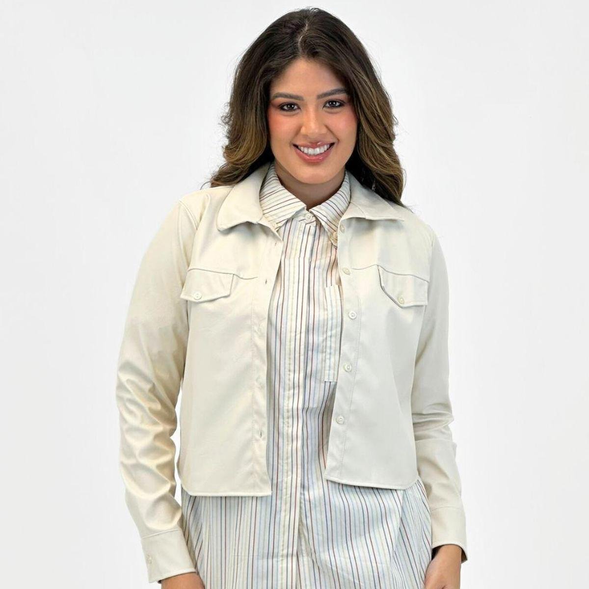 Camisa Cativa Cropped Manga Longa em P.u Feminina