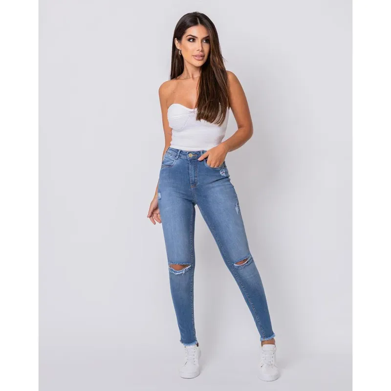 CALÇA JEANS FEMNINA CINTURA MÉDIA COM ABERTURA LATERAL NA BARRA