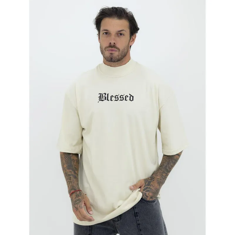 Camiseta Oversized Gola Alta Estampa Abençoado Streetwear Algodão Premium Creme