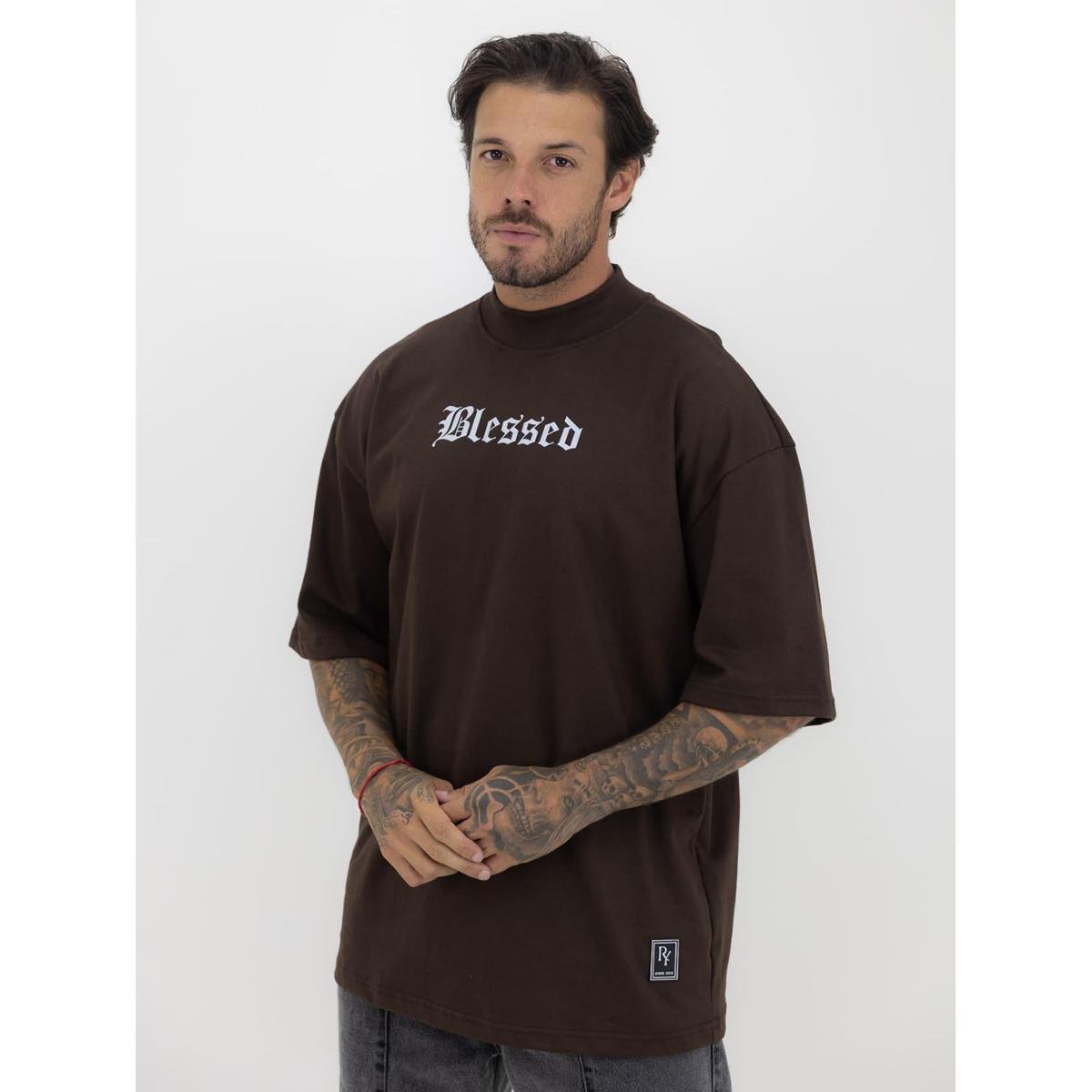 Camiseta Oversized Gola Alta Estampa Abençoado Streetwear Algodão Premium Marrom