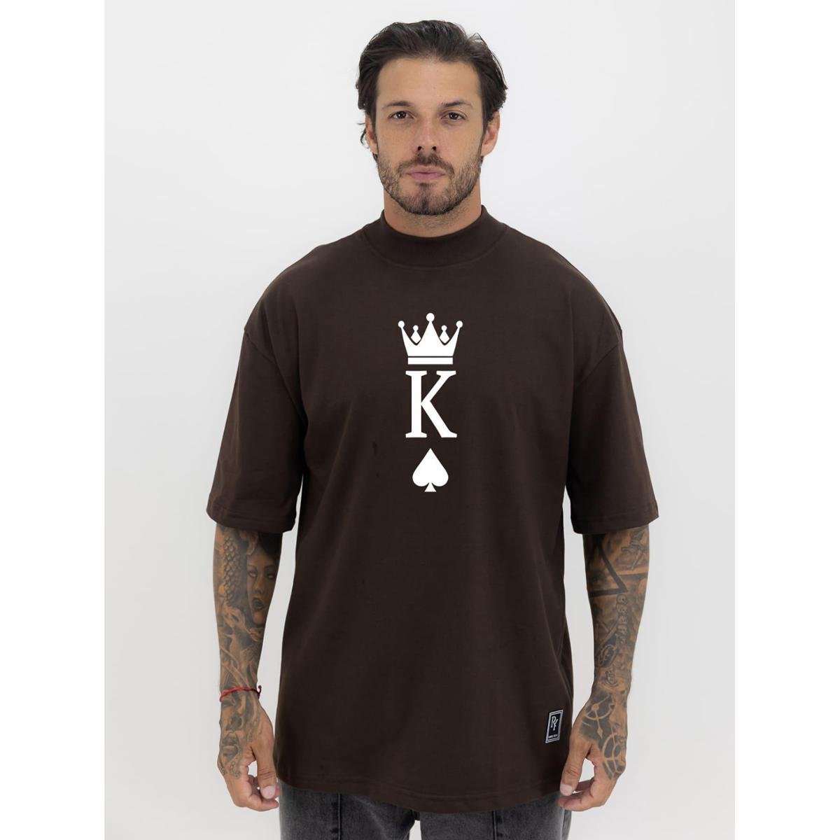 Camiseta Camisa Oversized Gola Alta Estampa Rei de Copas Streetwear Algodão Premium Marrom