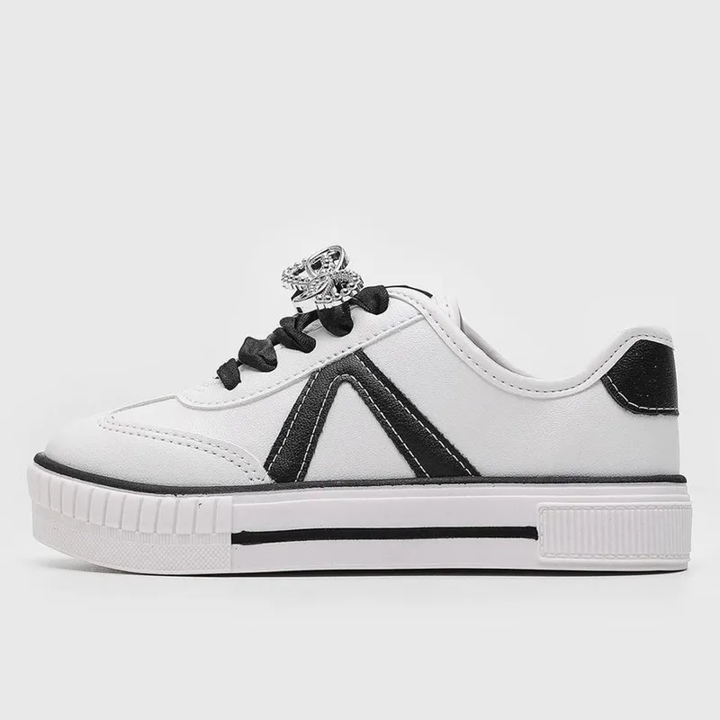 Tenis Molekinha Casual Listra Lateral Com Pingente