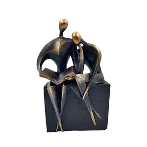 Estatueta Casal Abstrato Lendo Resina BZ597671 - Brascontinental
