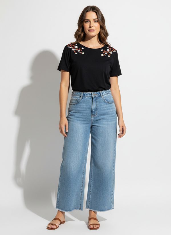 Blusa T-Shirt em Malha De Algodão com Bordado Floral Preta XLG
