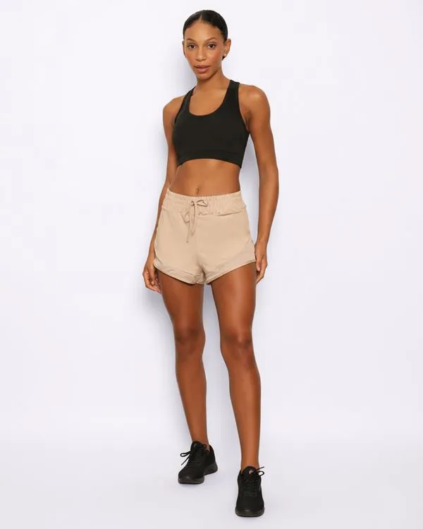 Short Fitness Feminino Curto Fitter Com Recorte Bege G