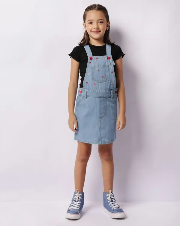 Salopete Jeans Infantil Curta Bordado Flores Com Bolsos Azul 4