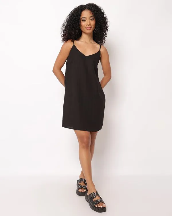 Vestido Feminino Curto Berry & Co.Texturizado com Alcinha Preto P