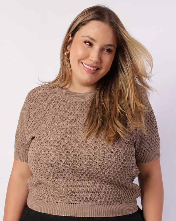 Blusa Plus Size Feminina Tricô Manga Curta Bege G1