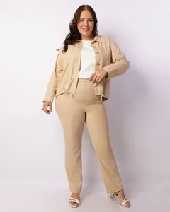 Calça Plus Size Feminina Reta Viscolinho Com Recortes Bege G1