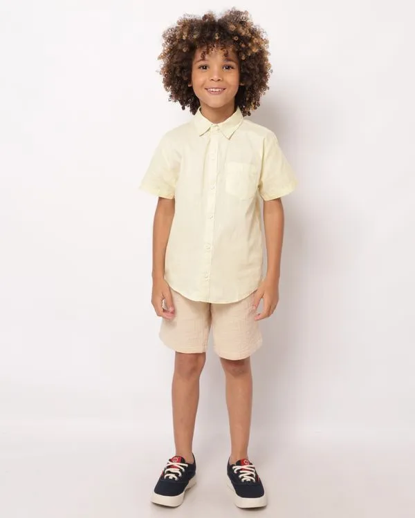 Bermuda Infantil Reta Algodão Texturizado com Bolsos Bege 8