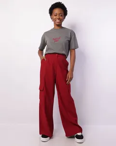 Calça Feminina Cargo Berry & Co. com Bolsos Vinho PP