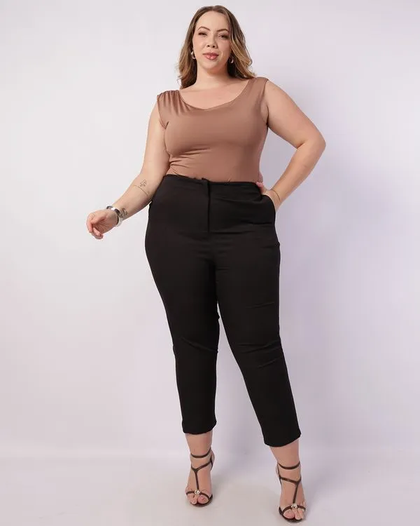 Body Plus Size Feminino Regata com Decote Canoa Marrom G3