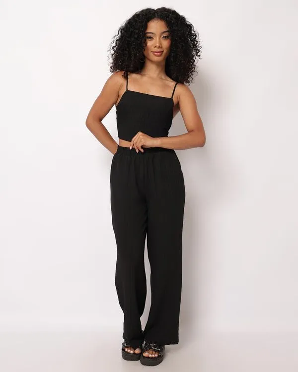 Calça Feminina Berry & Co. Reta Texturizada com Bolsos Preta P