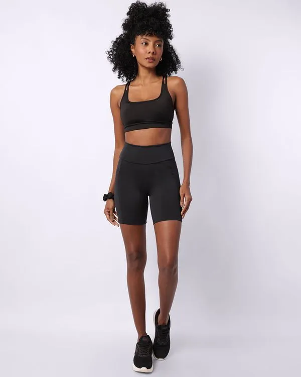 Bermuda Fitness Feminina Suplex com Bolsos Laterais Preta M