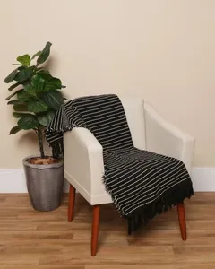 Manta Para Sofá 140cm x 120cm Com Listras Preta UN