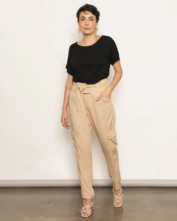 Calça Feminina Berry & Co. Viscose Cargo Bege M