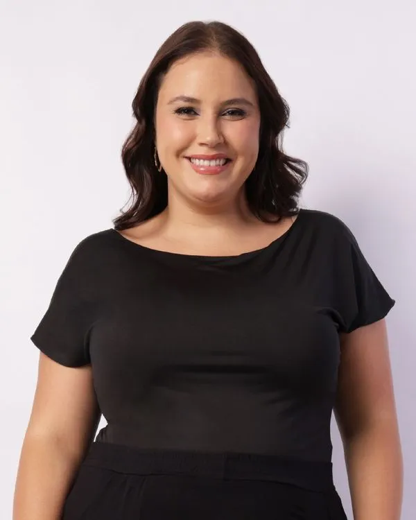 Blusa Plus Size Feminina com Recorte Vazado Preta G2