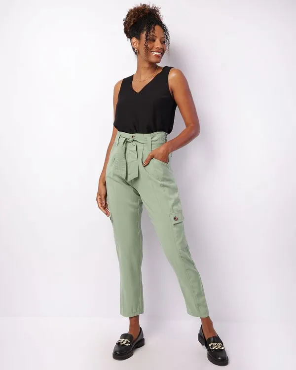Calça Feminina Berry & Co. Reta Bolso Cargo Viscose Verde M