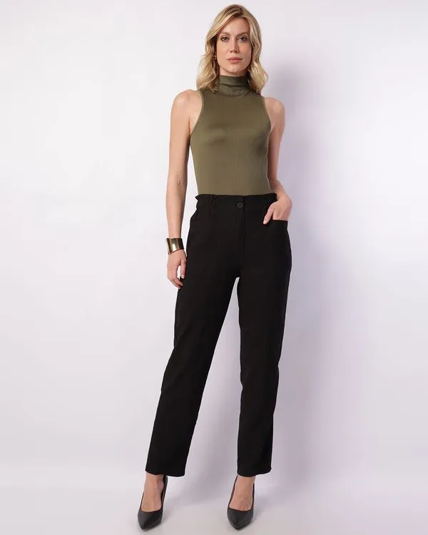 Calça Feminina Reta Berry & Co. com Bolsos Preta P