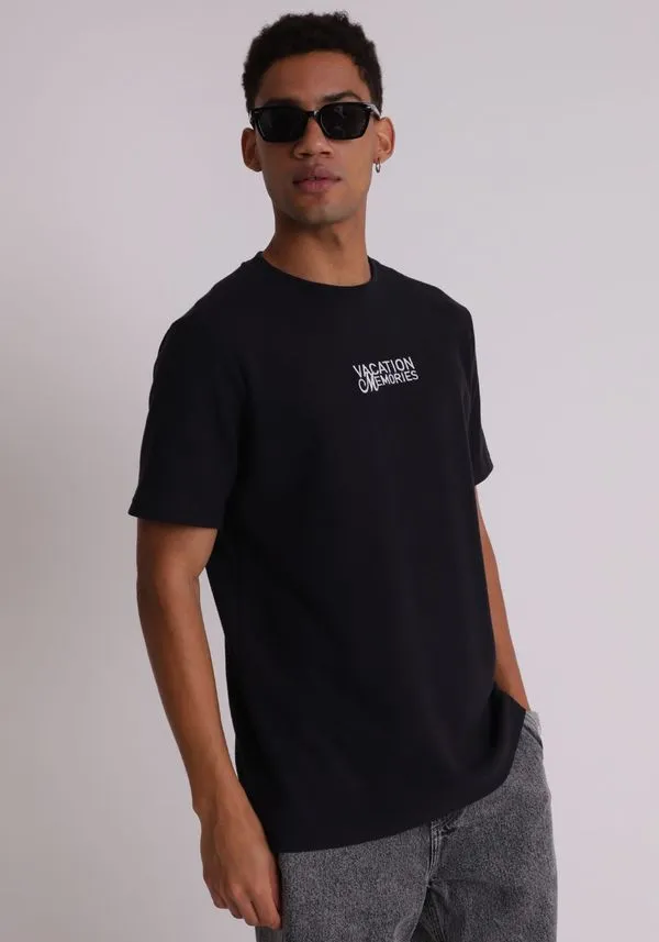 Camiseta texturizada estampa vacation memories Preto PP