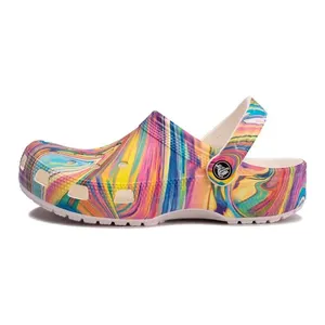 Sandália Crocs Classic Out Of This WorldII GS - 37