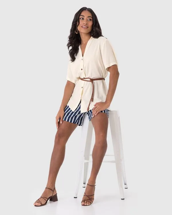 Camisa Básica Feminina Abotoamento Frontal Manga Curta Em Viscolinho Off White - P