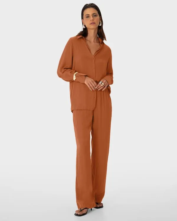 Camisa Ampla Feminina Manga Longa Abotoamento Frontal Em Cetim - ENFIM Marrom - G