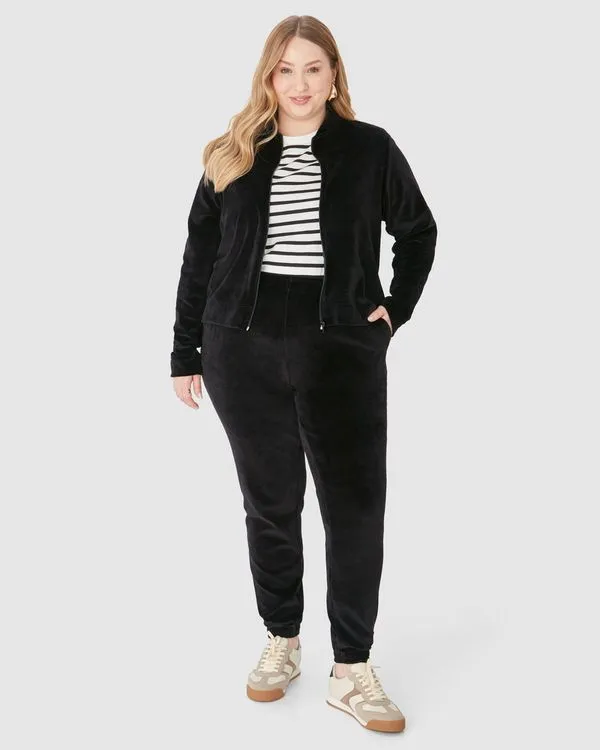 Calça Jogger Feminina Plus Size Em Malha Plush Preto - G1