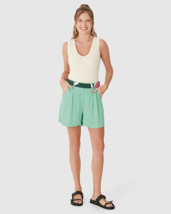 Shorts Alfaiataria Feminino Pregas Frontais Em Viscose Sarjada Verde - P