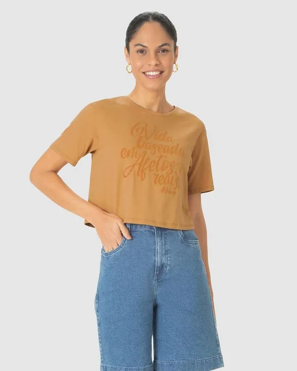 Camiseta Cropped Feminina Vida Baseada Em Afetos Reais Em Algodão Marrom - P