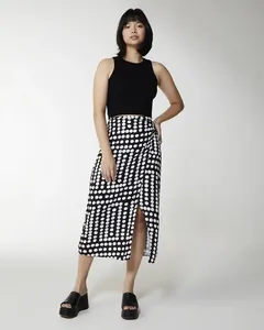 Saia Midi Feminina Pareô Fenda Frontal Em Viscose - ENFIM Preto - GG