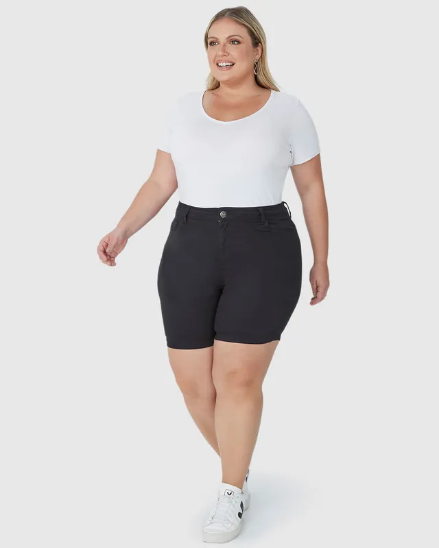 Bermuda Feminina Plus Size Comfort Cintura Média Em Sarja Com Elastano