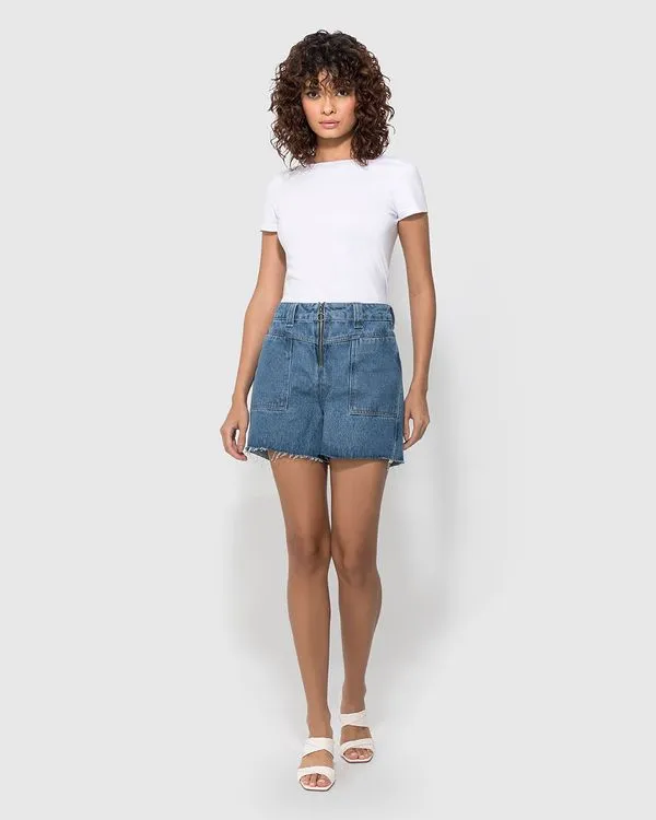 Shorts Feminino Mom Recorte E Barra Desfiada Em Jeans 100% Algodão - ENFIM Azul - 38