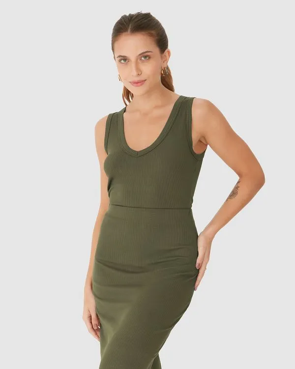 Regata Básica Feminina Decote V Alça Larga Em Malha Viscose Canelada Verde - M