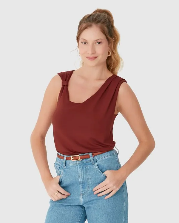 Regata Feminina Assimétrica Detalhe Torção Em Moletinho De Viscose Vermelho - M
