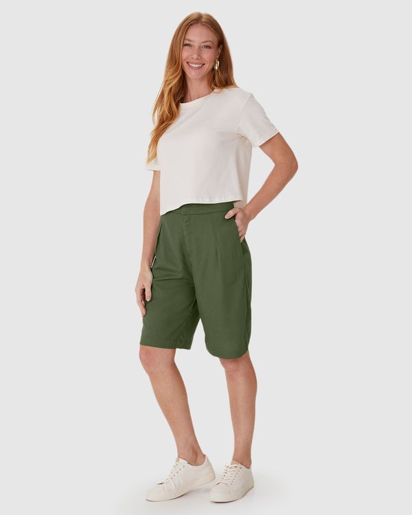 Bermuda Alfaiataria Feminina Com Bolso Em Viscolinho Verde - G
