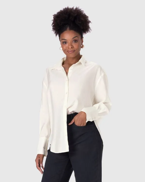 Camisa Feminina Barra Arredondada Em Tecido Acetinado Off White - P
