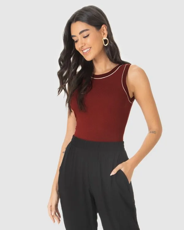 Regata Feminina Filete Costura Contraste Em Malha Viscose Canelada Vermelho - PP