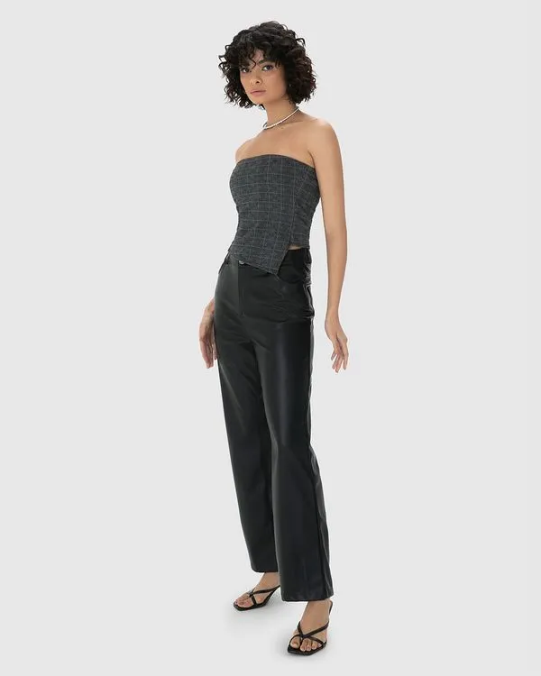 Regata Feminina Assimétrica Alça Removível Em Malha Jacquard Xadrez - ENFIM Preto - PP