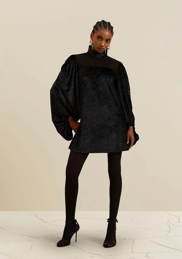 Vestido Morena Rosa Solto Gola Alta Manga Longa Curto Preto M