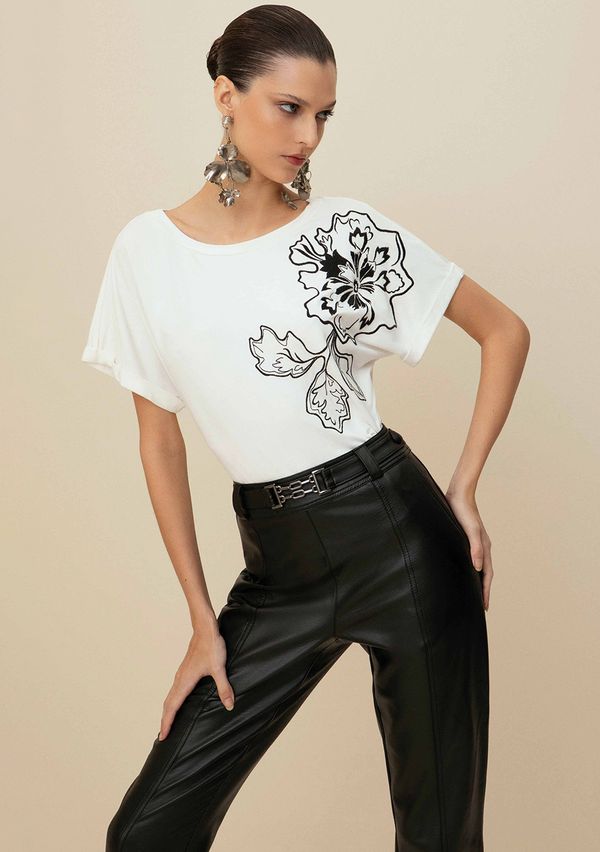 Blusa Morena Rosa Decote Redondo Manga Curta Bordada Off White G