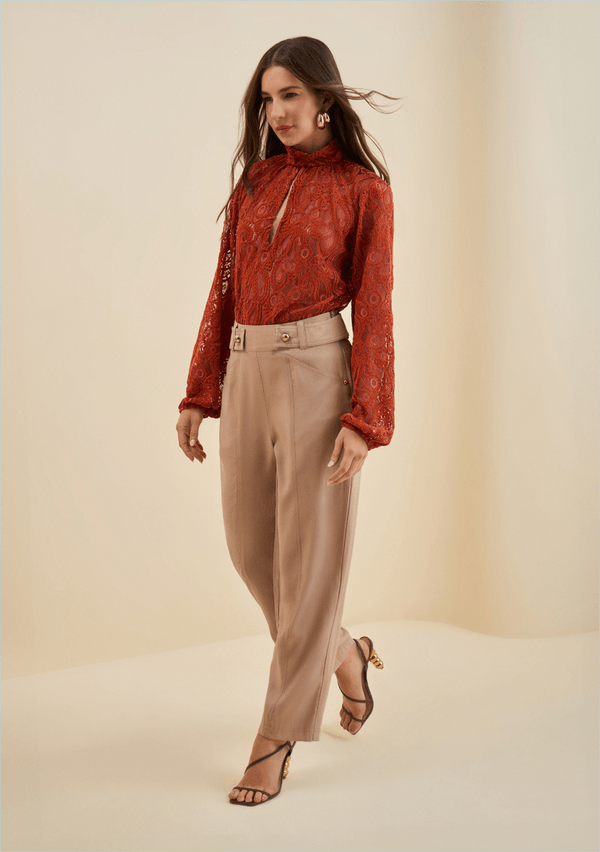 Calça Morena Rosa Cenoura Alta Bege 44