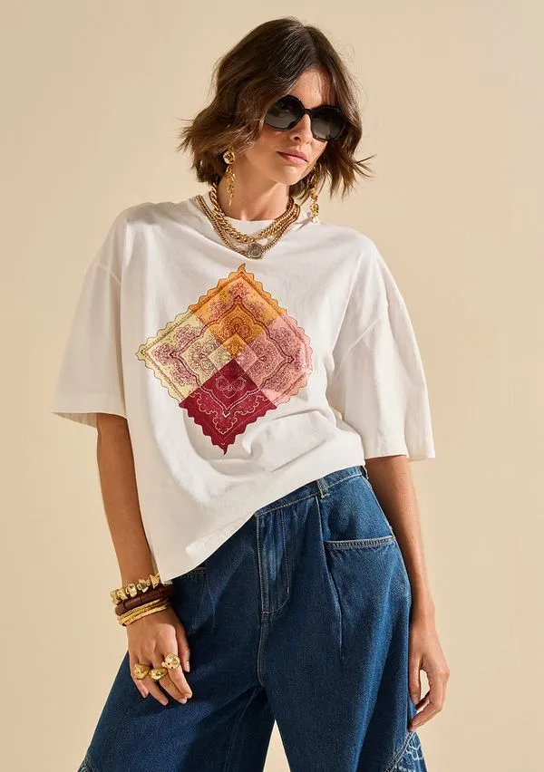 Camiseta Morena Rosa Oversized Decote Careca Manga Curta Padrão Off White GG