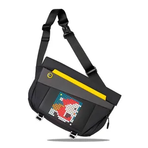 SlingBag Divoom Pixoo-V, Tela Led 4,7 Pol, Usb, Bluetooth, PIXOO-SLINGBAG-V-BLACK